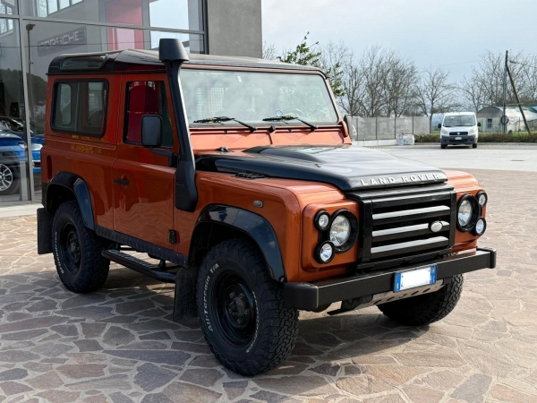 Land Rover Defender 90 Auto